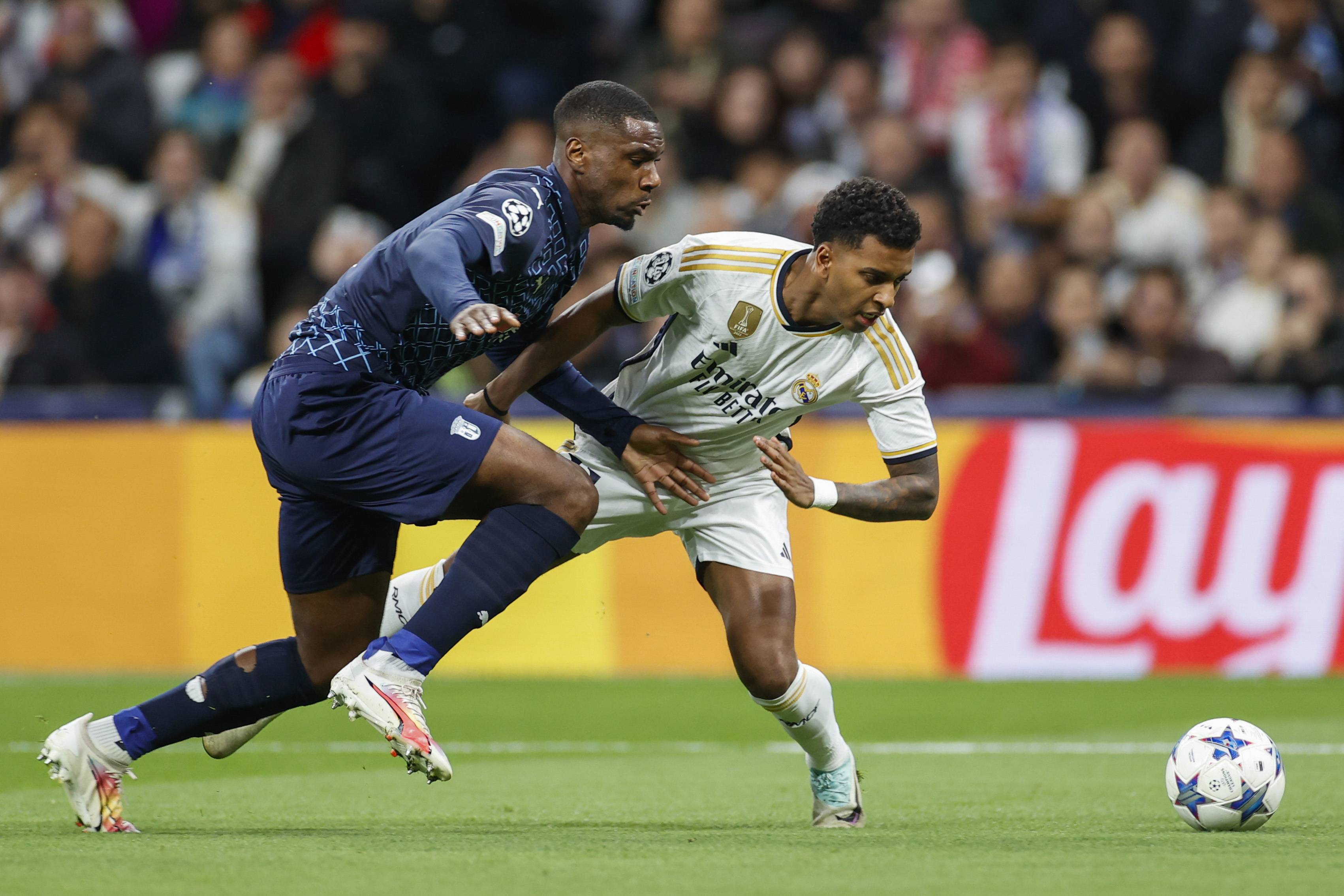 欧洲足球比赛掀起热潮，场面激情四射