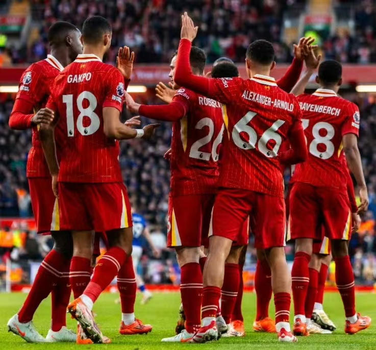 利物浦客场取胜，保持领先位置