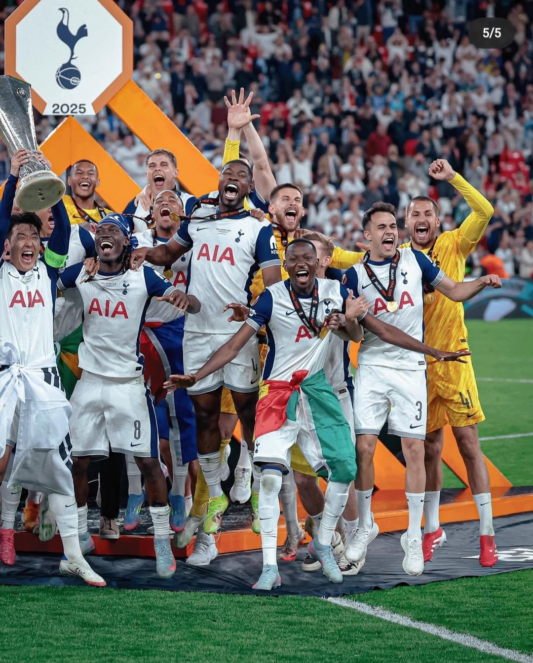 包含欧联杯赛事紧张展开，多支队伍集体发力冲刺冠军的词条