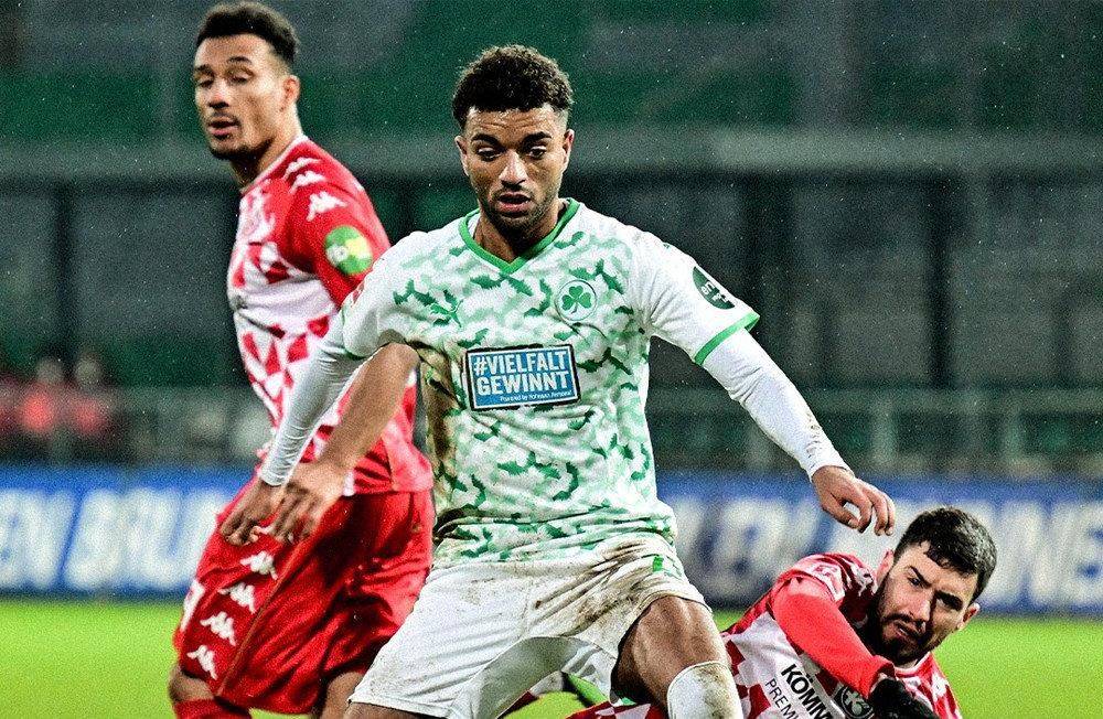 包含纽伦堡客场大胜，破解保级之困的词条