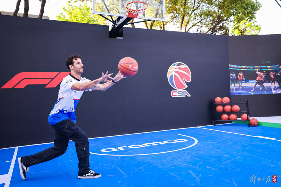 开云体育中国官网-包含阿斯顿马丁力克红牛二队，塞恩斯扛起全队的词条