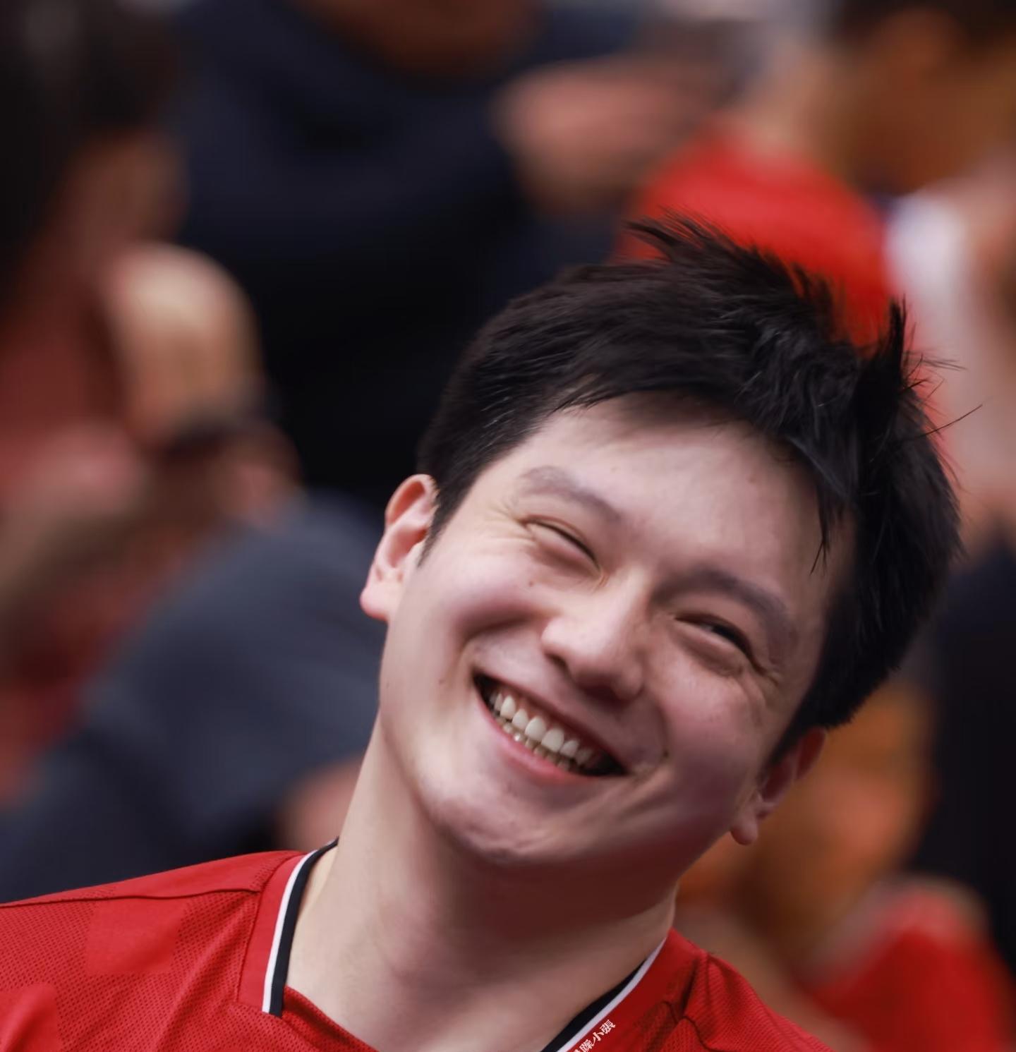 瑞典队逆转韩国队，樊振东点燃赛场