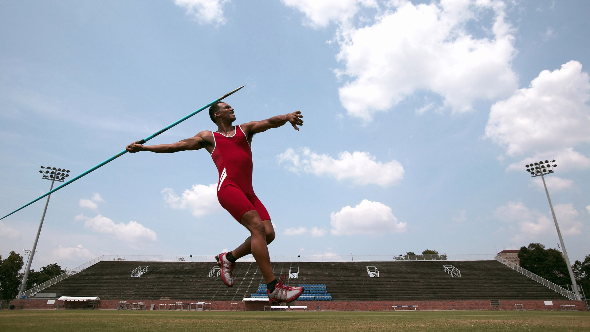 F1新赛季揭幕战之夜,迪马利亚在足球焦点战中证明自己,诠释何为速度与激情