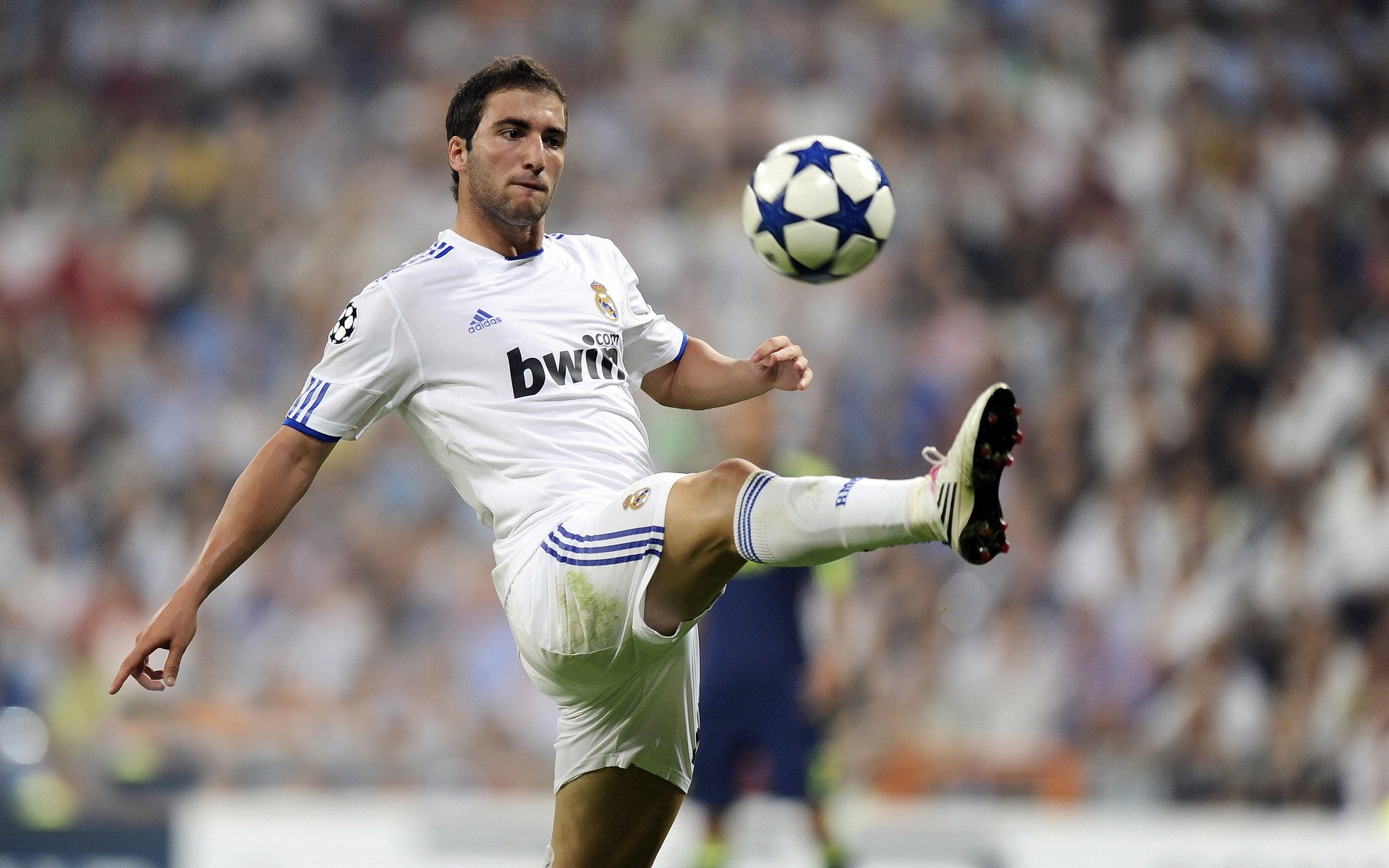 迪巴拉成为胜负手，威尔士碾压亚特兰大，战术变革与个人英雄主义的交响