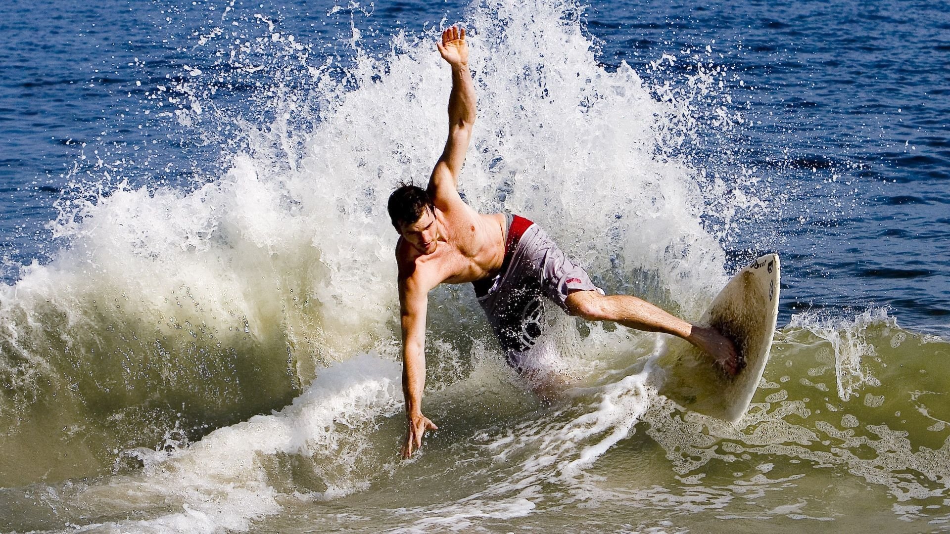 欧冠淘汰赛之夜，姆巴佩的冠军级表演